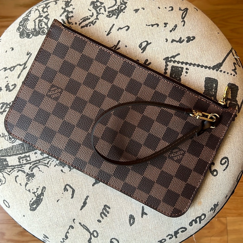 AUTHENTIC NEW Louis Vuitton Pouchette - red interior